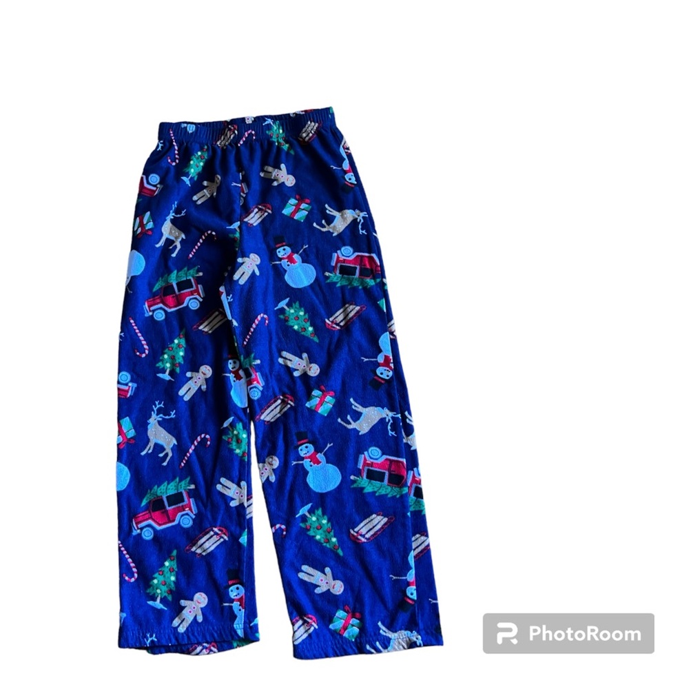 🔵CUDDL DUDS: Boy’s size M, navy blue w/Christmas theme pajama bottoms preowned.